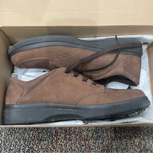 Easy Spirit Size 9 1/2 Women’s Suede Lace Up Comfort Lightweight Walking Shoes